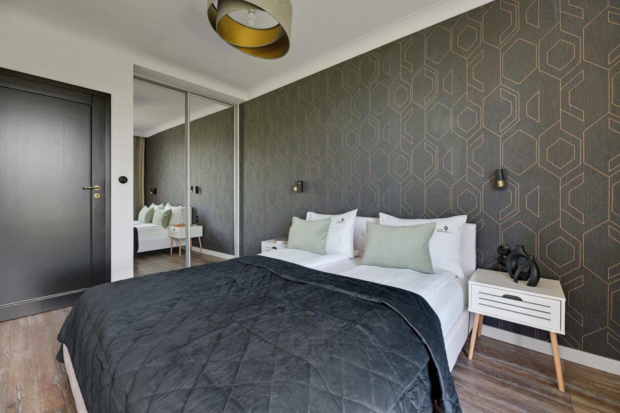 Front Park Apartments With Parking By Lion Apartments Гданск Екстериор снимка