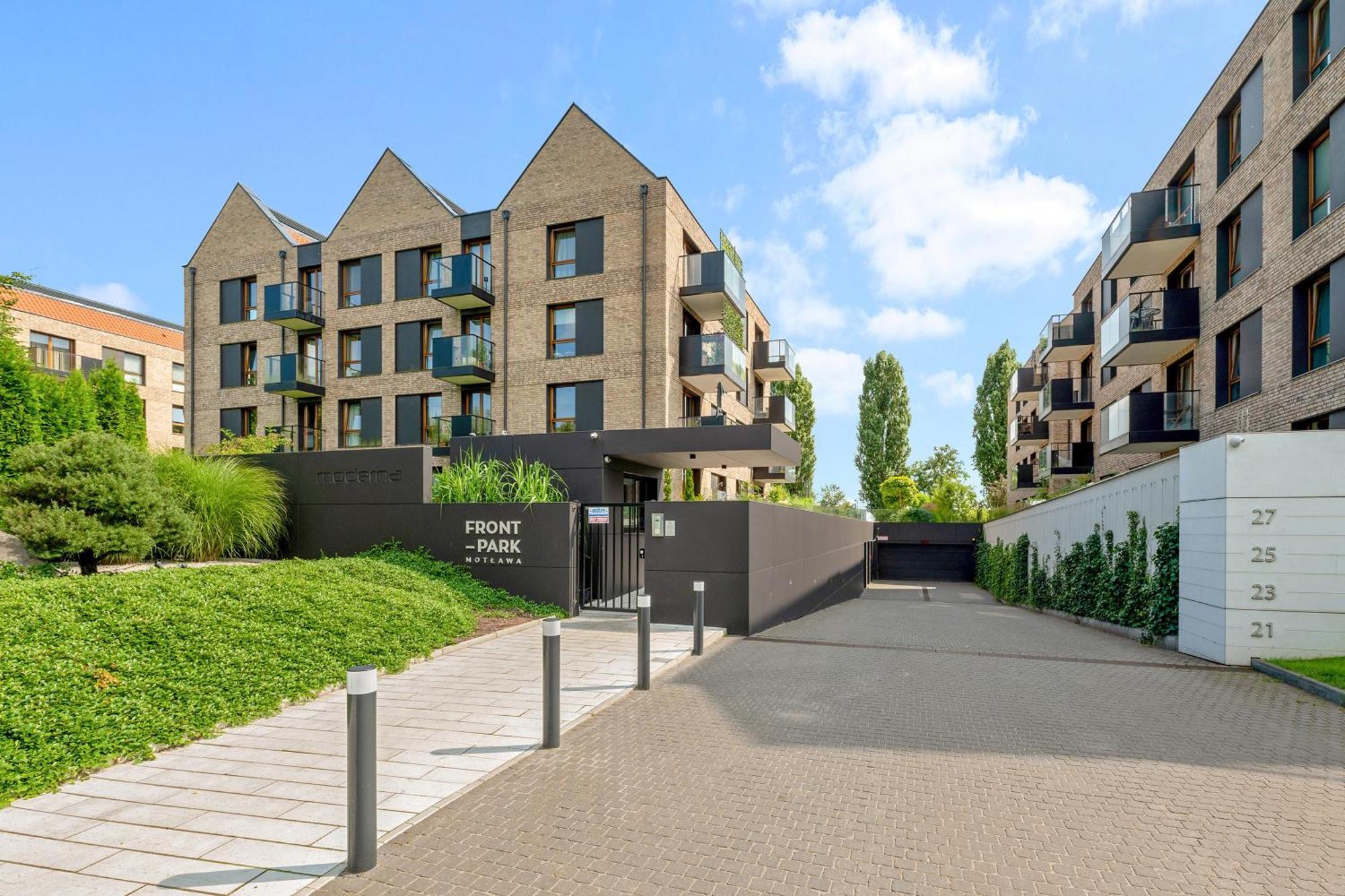Front Park Apartments With Parking By Lion Apartments Гданск Екстериор снимка