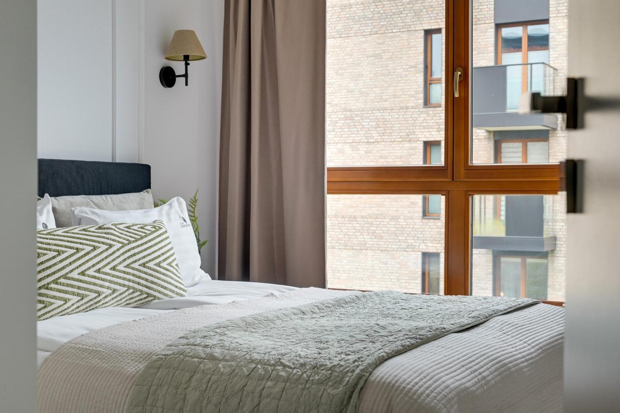 Front Park Apartments With Parking By Lion Apartments Гданск Екстериор снимка